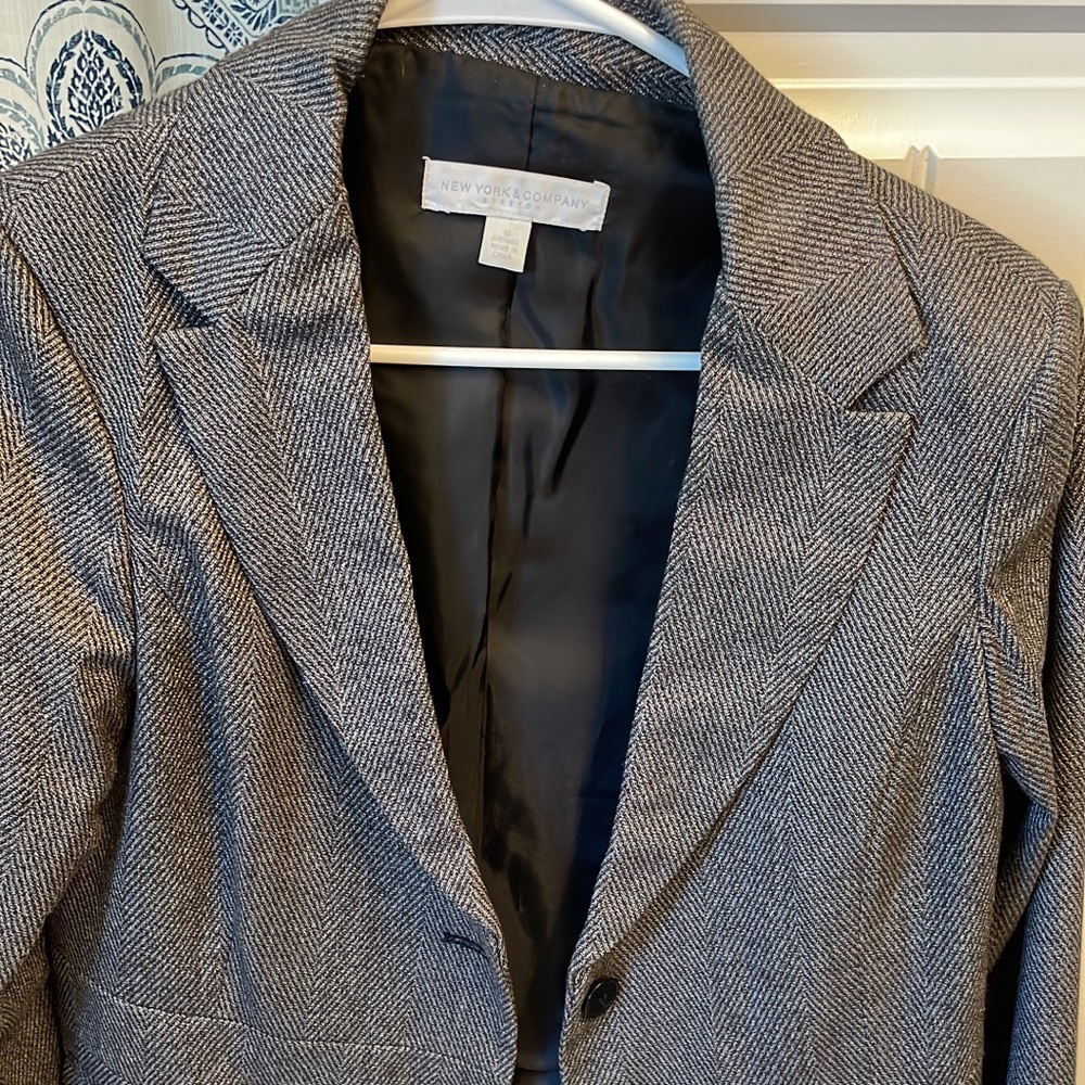 New York and company suit.